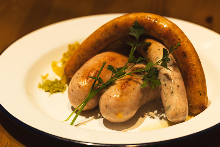 料理も全て自分達で考案しています！