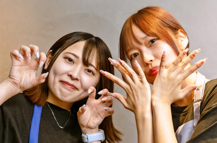 ネイル・髪色・髪型自由♪