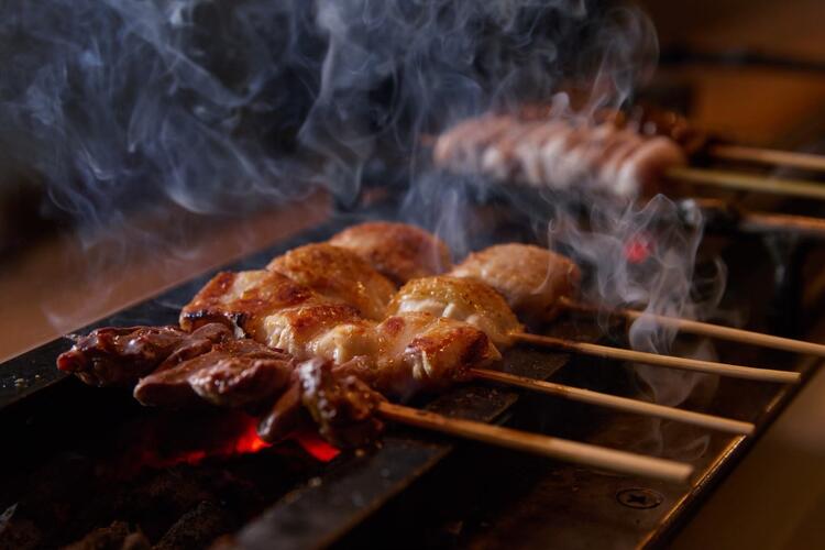 部位、串の表裏ごとに適した火力で。