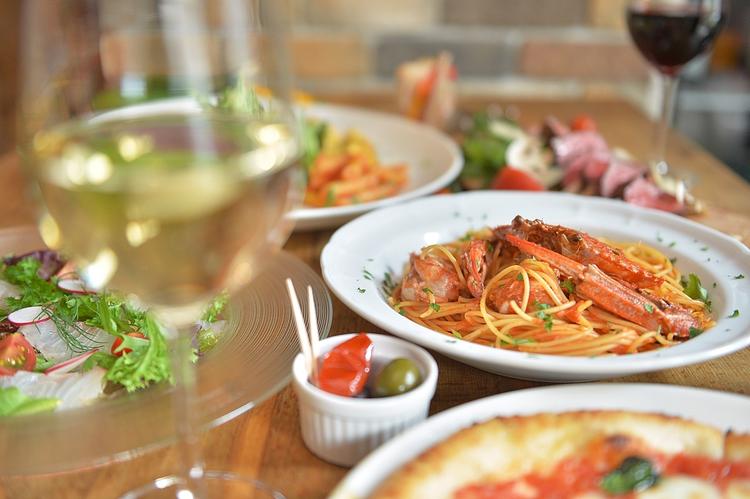 賑やかなBARで楽しく