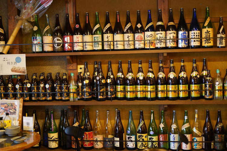 日本酒も多く、勉強会の実施中