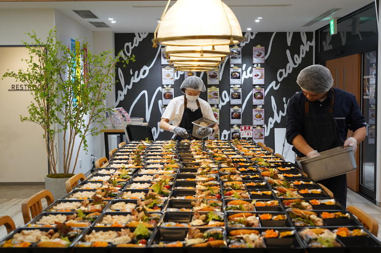 チームでお弁当作り