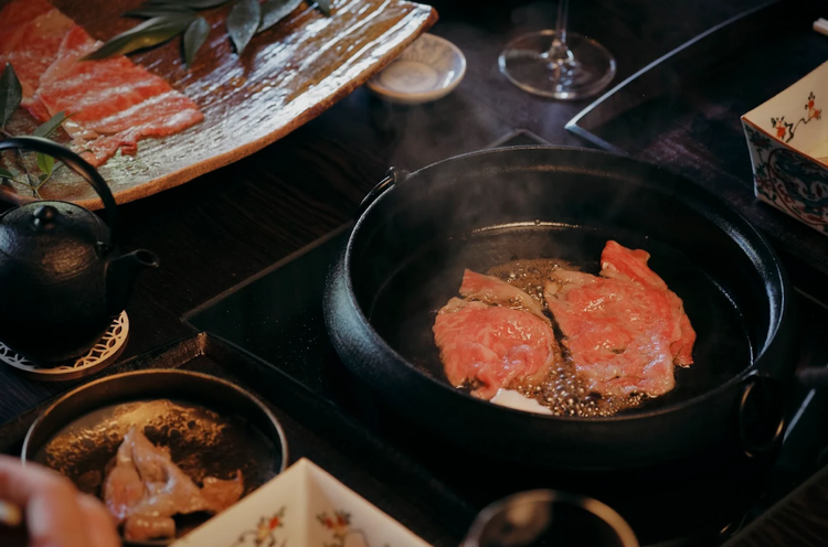 厳選した神戸牛を贅沢に使用