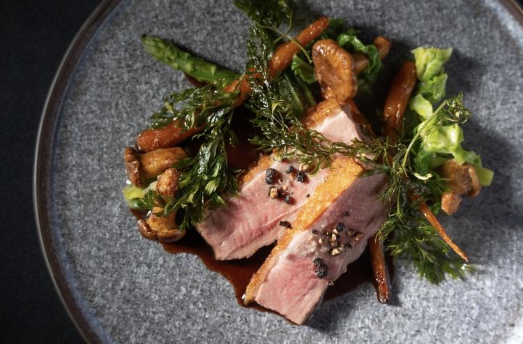 「クラシック×モダン」なレストラン