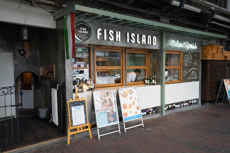 元町駅から歩いてすぐの高架下☆