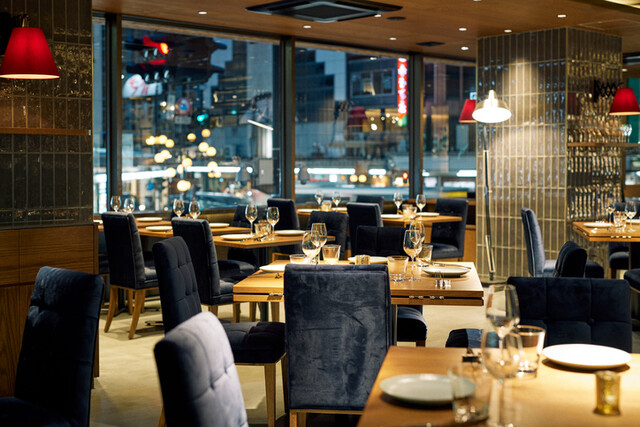 落ち着いた雰囲気の店内