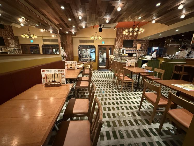 席数はテラスを含め45席　店内禁煙です