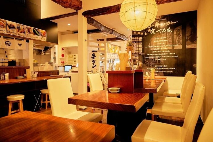 女性客にも好評のモダンカジュアルな店内♪