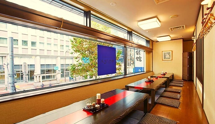 ホールは時給1300円～！昇給あり★