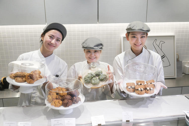 パティシエが手作りした洋菓子を販売