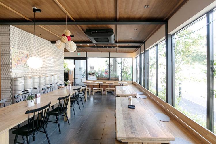 広々とした客席はOnd内の他店舗と共有