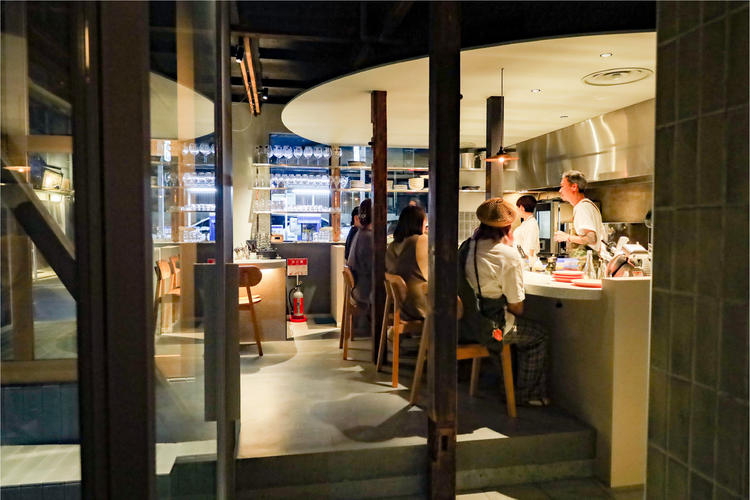 店舗ごとの空間づくりを※既存店写真