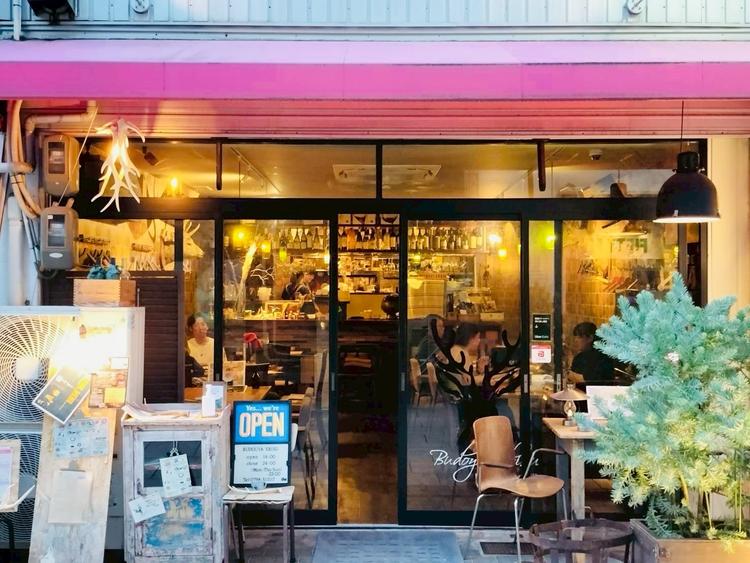 斜め向かいはジビエバルの姉妹店。