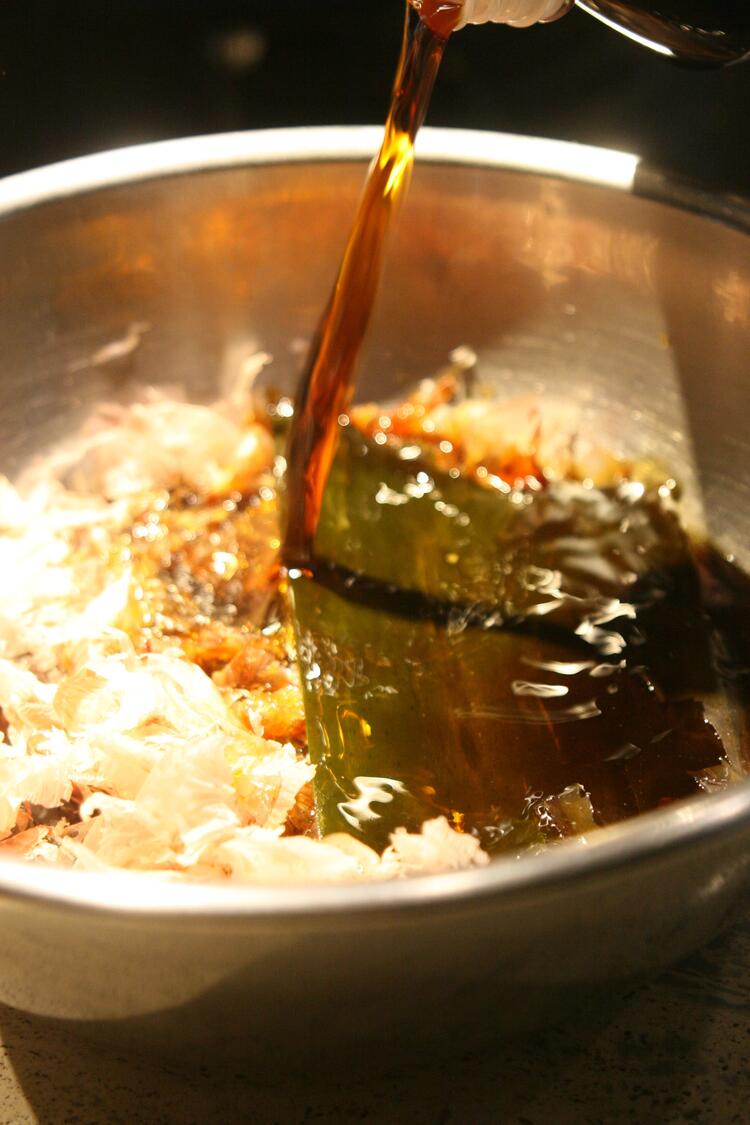 出汁の取り方、食材の目利き等基礎から学ぶ