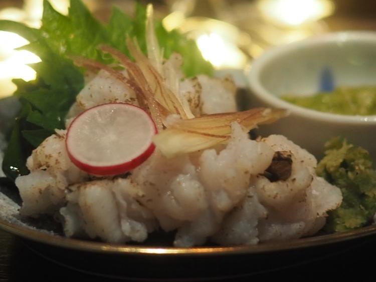 創作一品料理を提供