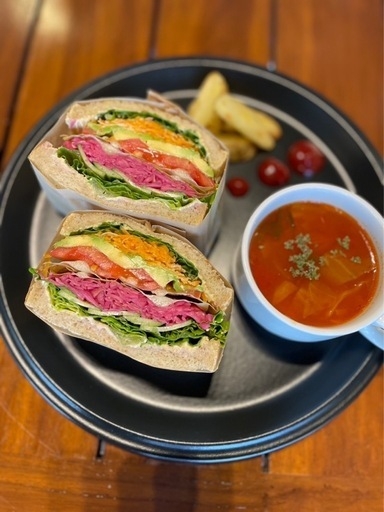 野菜たっぷりサンドイッチ