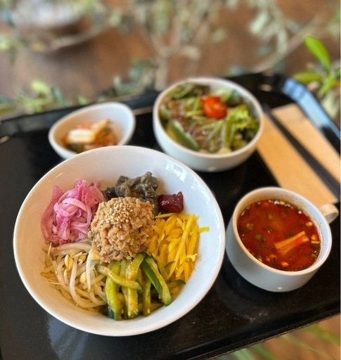 彩り野菜たっぷりのビビンパ