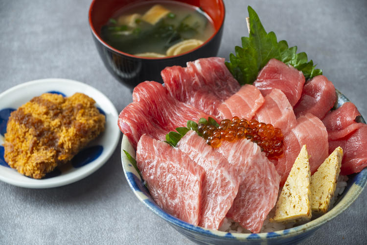 至福のまぐろ丼