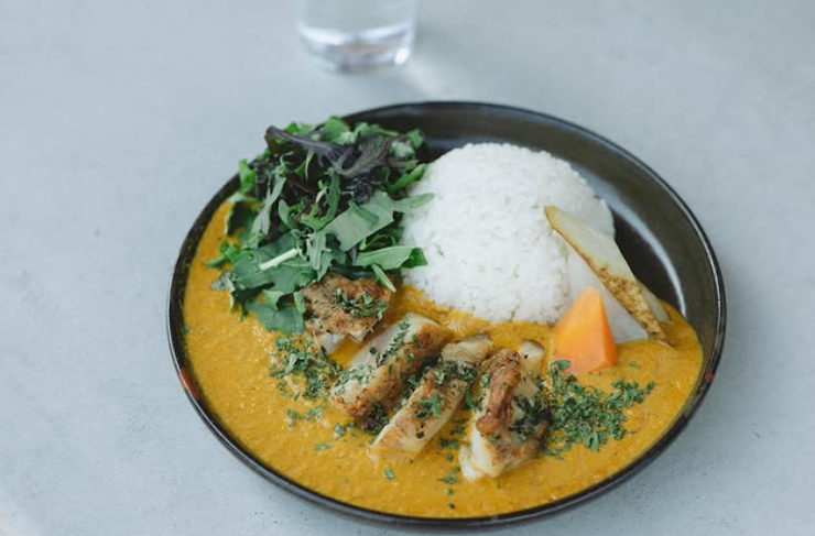 島ならではの季節感あふれるメニューが魅力