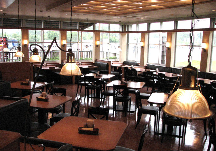 ＼多エリアに多ブランドを展開中／