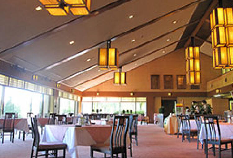 ゴルフ場内のレストランでのお仕事