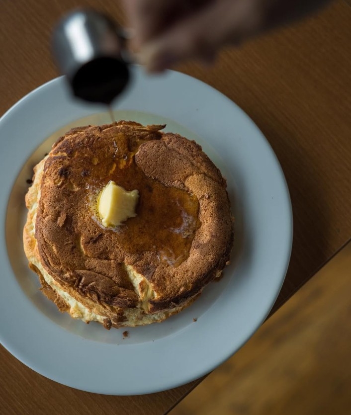 注文ごとに焼き上げるパンケーキも人気