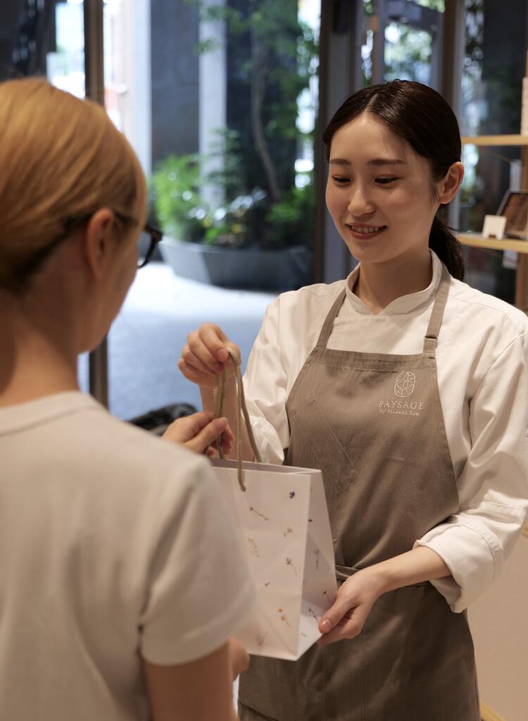 あなたの接客でお客さまを笑顔に◎