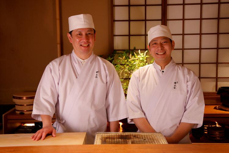 カウンターからライブなお料理をお届します