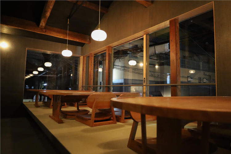 畳敷の二階席からの景色も圧巻です