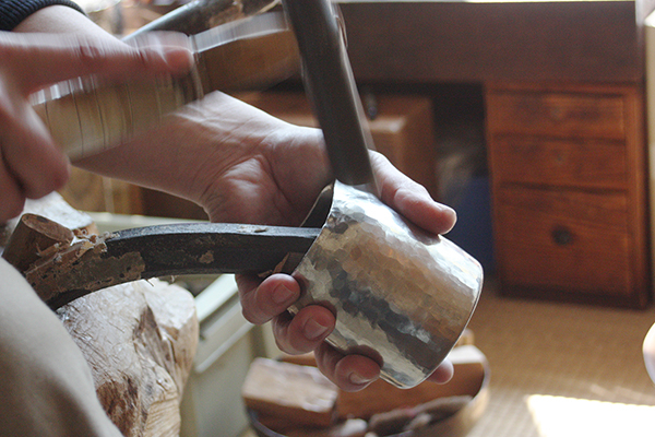 伝統工芸の酒器にもこだわっています