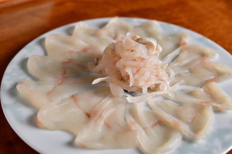 鮨だけでなく、和食の技術も身につきます