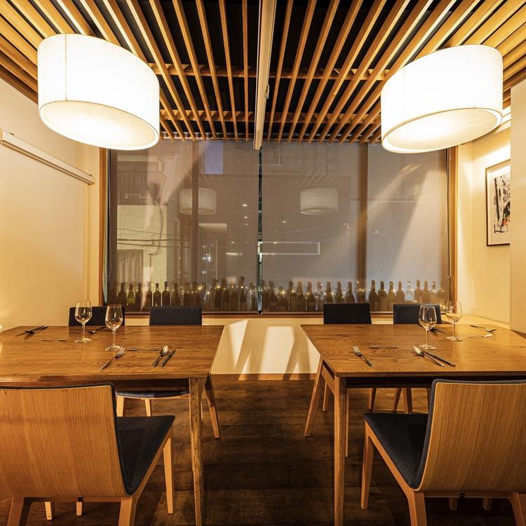 落ち着いた半個室　席数は最大30席