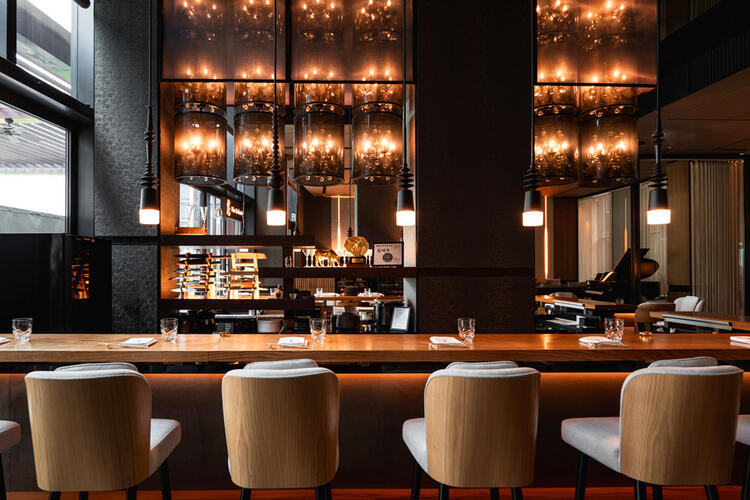 最高峰の調理技術や接客スキルを学べる