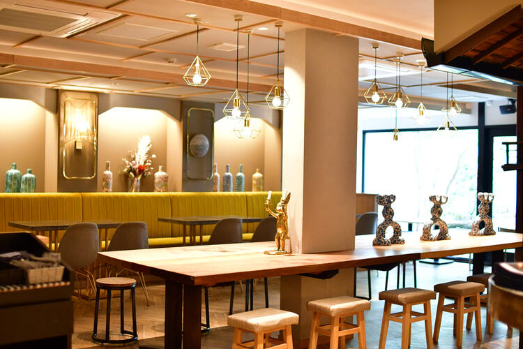 暖簾をくぐった先は、、お洒落な空間！