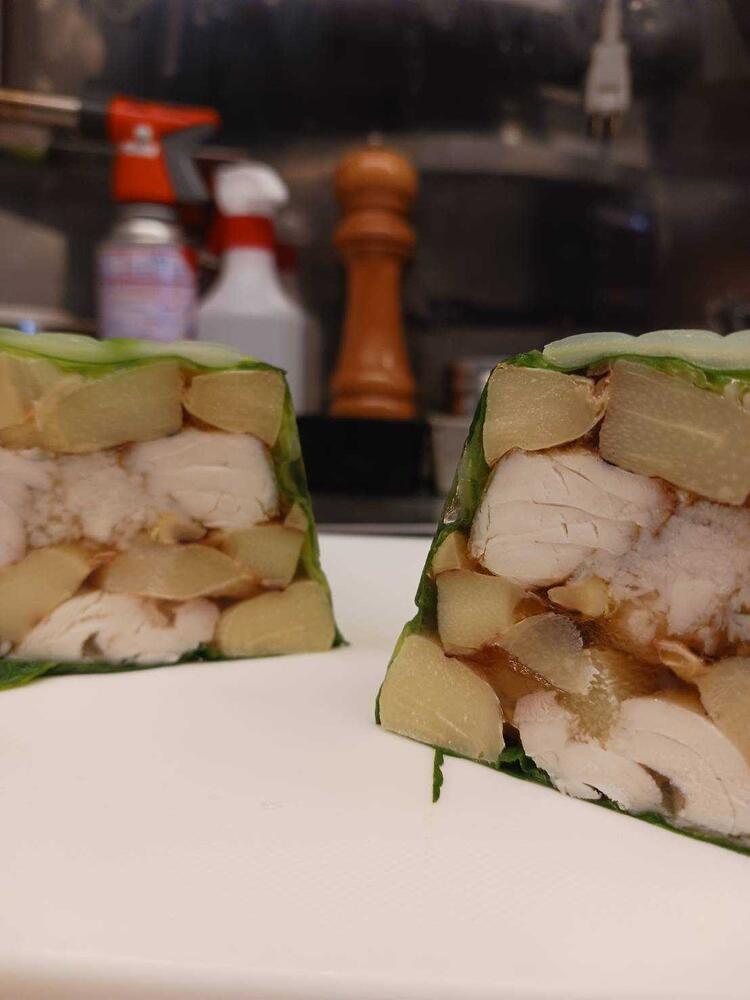 現在、ホールスタッフ募集！