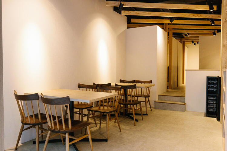 連日満席！活気ある店内