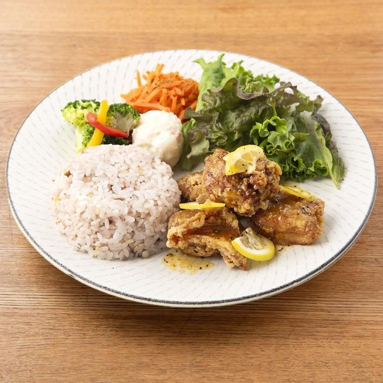 食事はワンプレートのデリがおすすめ☆