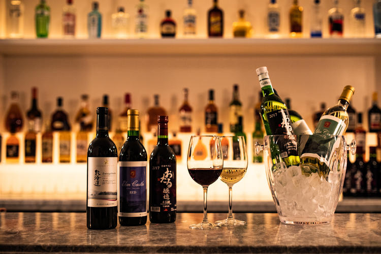 BARも併設していて、ワインも豊富