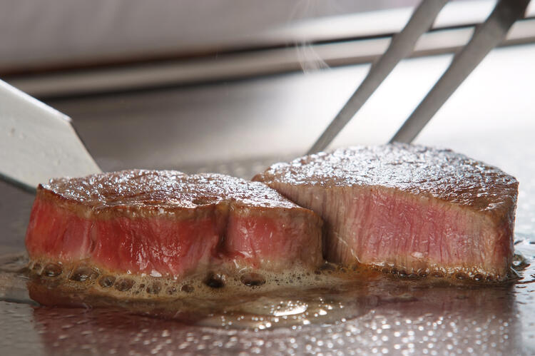 夜は鉄板焼きダイニング ※画像はイメージ