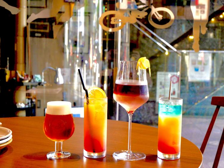 お洒落なカクテルも覚えられます。