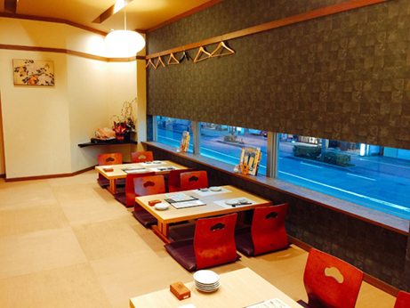 和テイストで落ち着いた雰囲気のお店♪