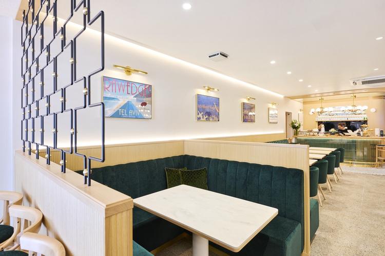 麻布十番に2店舗あるうちの路面店