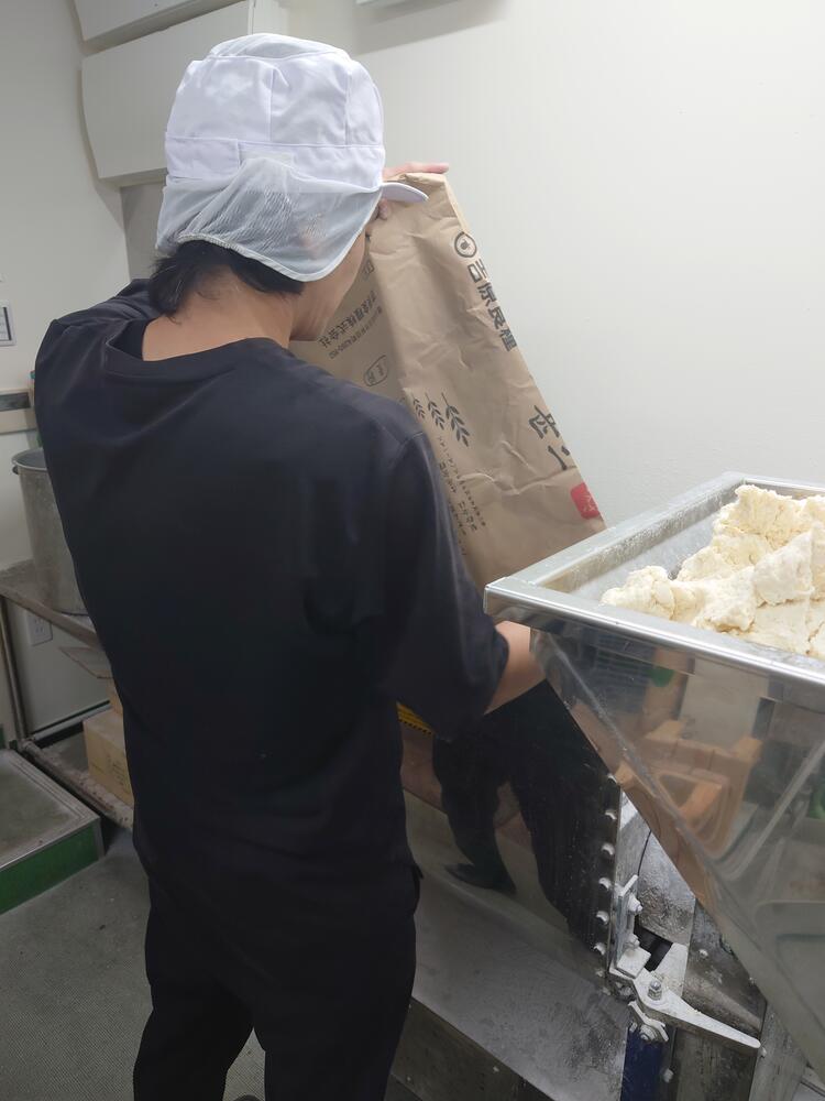 毎日自社工場でうどんを製麺しています♪