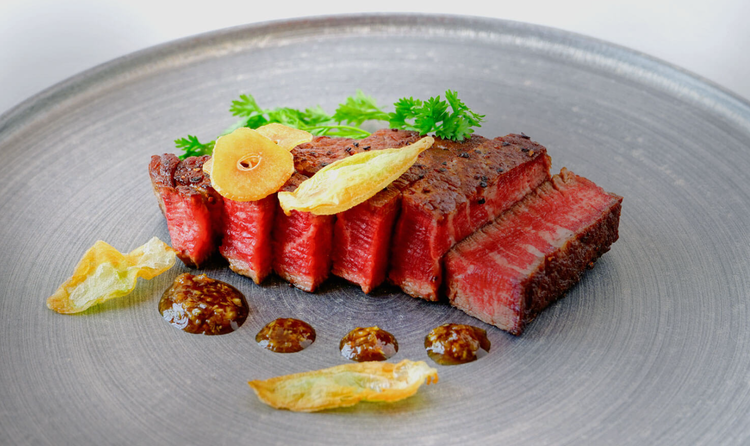 各界の著名人や食の専門家もご来店されます