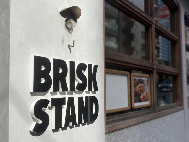 コンクリ×ウッド調のおしゃれなお店です