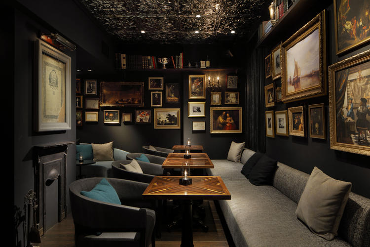 テーブル席もしっかりあります