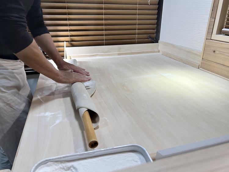 店内で石臼引し手打ちのおそばを提供