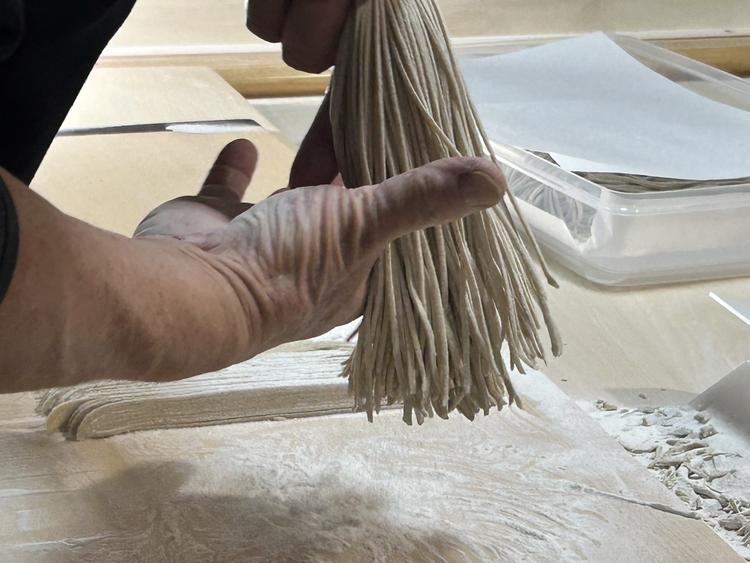 こだわりの蕎麦の実を使った香り高いそば