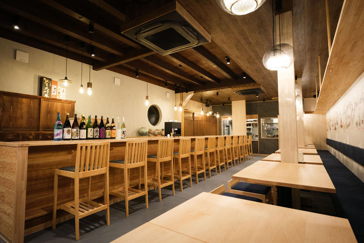 昭和レトロの家具×モダンな店内で働こう！