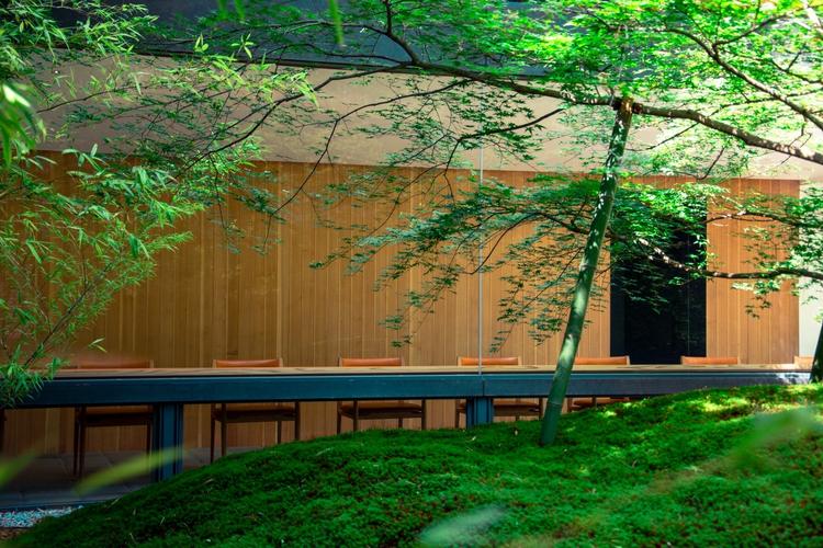 日本の伝統素材が息づく空間